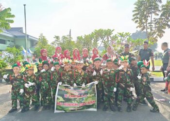 Baris berbaris: Bangun Kedisiplanan, Kerjasama, dan Mengenal Matematika