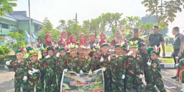 Baris berbaris: Bangun Kedisiplanan, Kerjasama, dan Mengenal Matematika