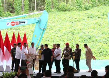 Didampingi Kepala Otorita IKN dan PJ Gubernur Akmal Malik,Presiden Jokowi Melakukan Peresmian Pembangunan Kantor OIKN