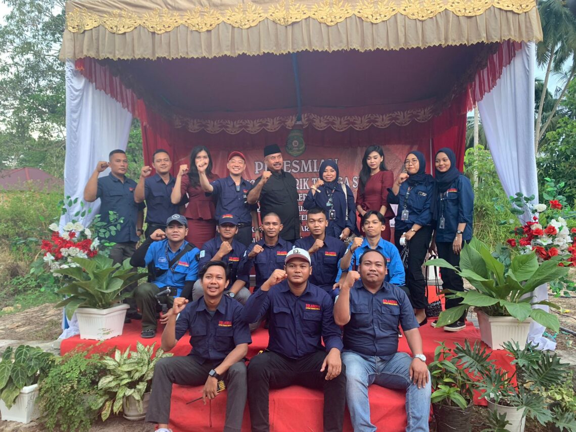 SOLARCELL dan Bupati Kukar Resmi Luncurkan PLTS Bank Sampah Kersik Berseri