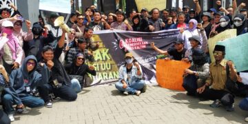 Jurnalis Samarinda Demo Depan DPRD Kaltim Tolak RUU Penyiaran 