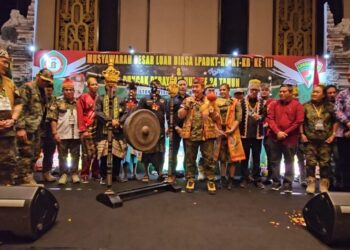 Hasil Mubeslub di Bali Vendi Meru  Nahkodai Laskar Pemuda Adat Dayat Se Kalimantan