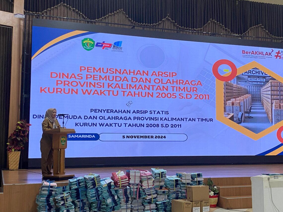 Dispora Kaltim Musnahkan Ribuan Arsip Lama untuk Tingkatkan Efisiensi Administrasi