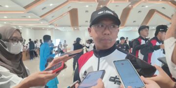 Rasman Ajak Atlet Tenis Coba Squash Sebagai Alternatif untuk Meningkatkan Prestasi