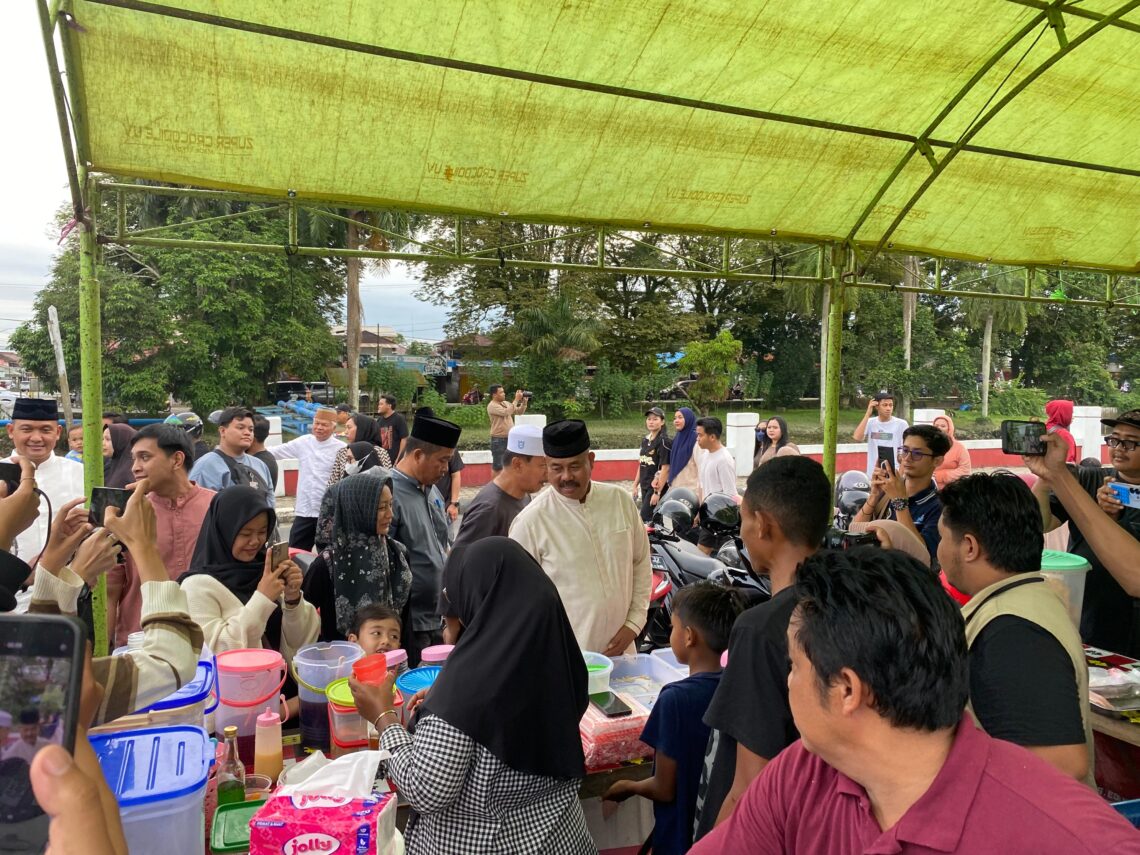 Bupati Edi Damansyah Resmi Buka Lorong Ramadan di Tenggarong, Sediakan Ragam Kuliner Khas Ramadan