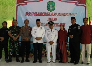 Edi Damansyah Lantik Pj Kades Makarti, Aris Bintoro Janji Jalankan Tugas dengan Baik