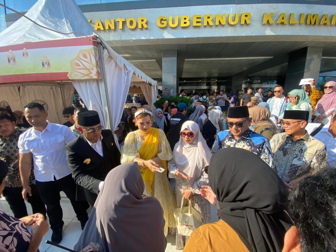 Gubernur Rudy Mas’ud Bagikan Takjil Gratis, Dorong Kemajuan UMKM Lokal di Bulan Ramadan