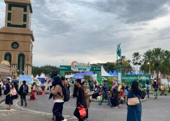 Pembagian Takjil di Bulan Suci Oleh Gubernur, Menyentuh Hati Warga dan Memberdayakan UMKM 