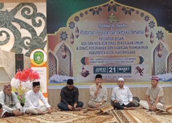 Sekda Sunggono Hadiri Acara Khataman Al Qur’an dan Buka Puasa Bersama di Dinas PU Kukar