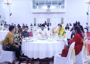 Tasyakuran Gelar Doktor, Gubernur Harum, Ilmu Harus Diamalkan dan Dibagikan