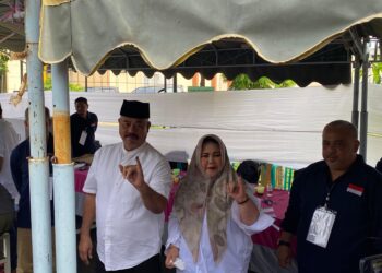 Bupati Kukar Nyoblos di TPS 22 Perumahan Arwana Kelurahan Timbau