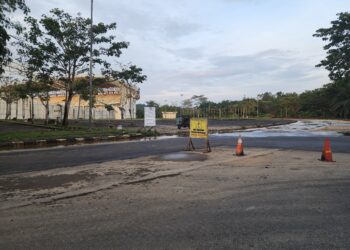 Dispora Kukar Aspal Jalan Stadion Aji Imbut Demi Kenyamanan dan Keselamatan Masyarakat Berolahraga