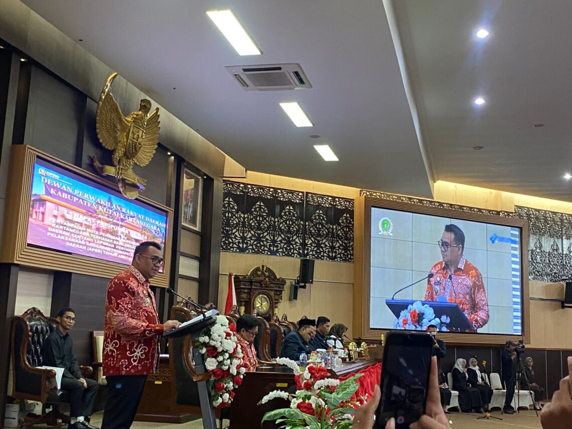 Bupati Aulia Sampaikan Laporan Keuangan Perdana ke DPRD