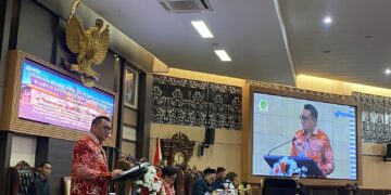 Bupati Aulia Sampaikan Laporan Keuangan Perdana ke DPRD