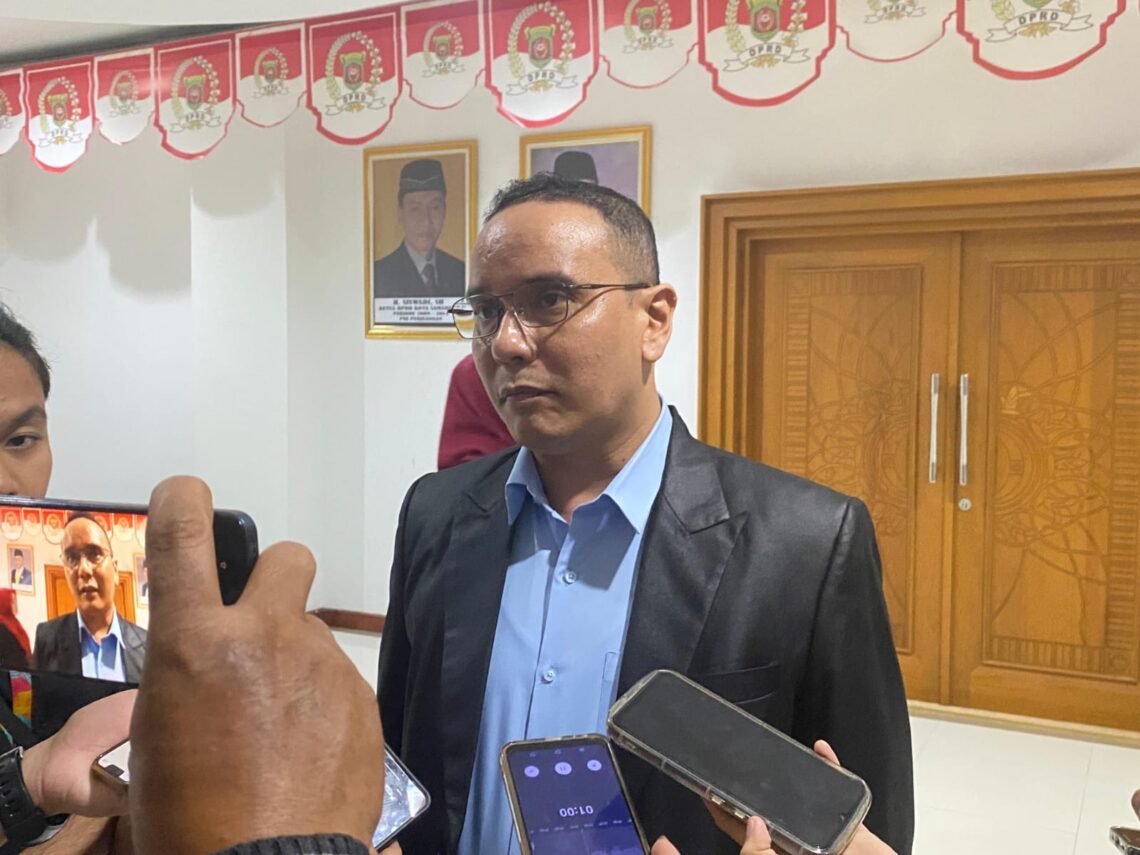 Novan: Pemerintah Wajib Hadir Ringankan Beban Seragam Khas Sekolah