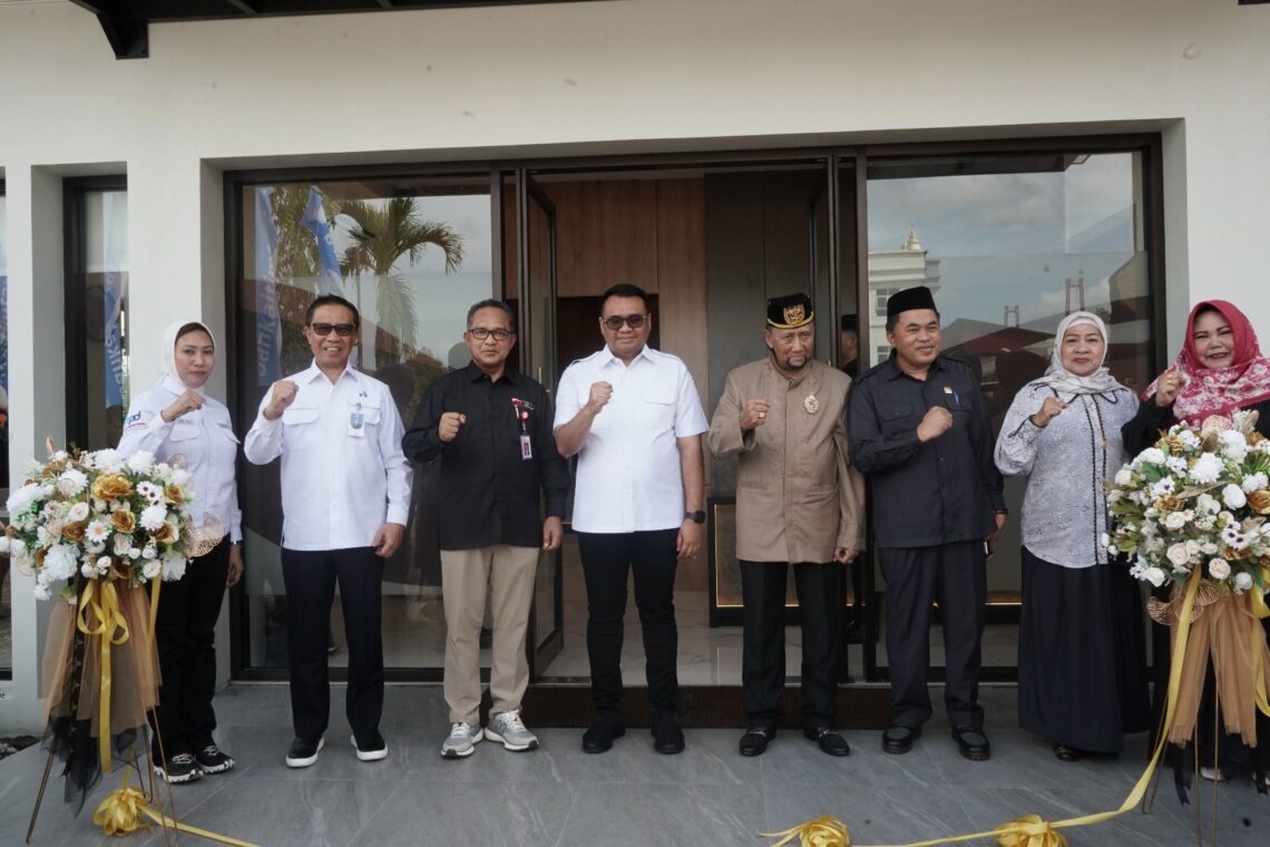 Bupati Kukar Resmikan Ruang Layanan Prioritas Bankaltimtara