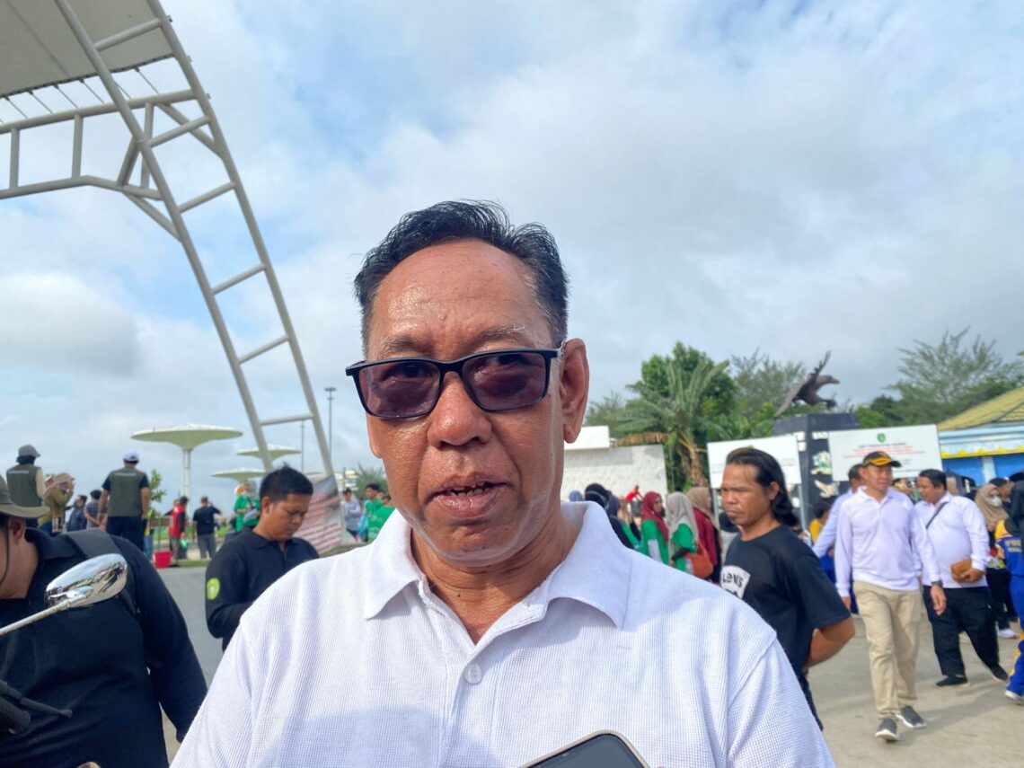 Muara Wis Terima Kendaraan Angkut Sampah dari DLHK Kukar