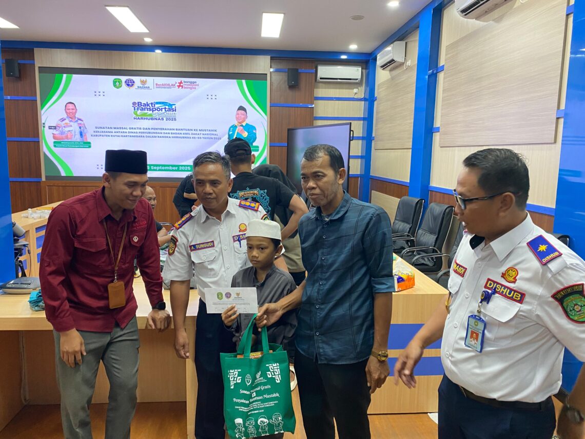 Peringati Harhubnas 2025, Dishub Kukar Gelar Bhakti Sosial Sunatan Massal