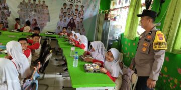 Polsek Samarinda Kota Gelar Gerakan Pangan Murah, 2 Ton Beras SPHP Disalurkan ke Warga Kelurahan Pelabuhan