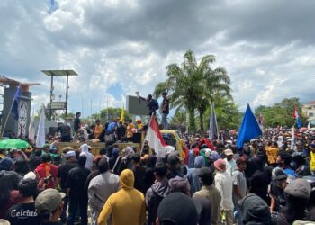 Gedung DPRD Kaltim Dikepung Ribuan Massa, Aksi Aliansi Mahakam Memanas hingga Ricuh