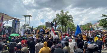 Gedung DPRD Kaltim Dikepung Ribuan Massa, Aksi Aliansi Mahakam Memanas hingga Ricuh