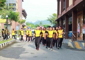 Jaga Kebugaran Tubuh, Polresta Samarinda Laksanakan Kegiatan Olahraga Jalan Sehat