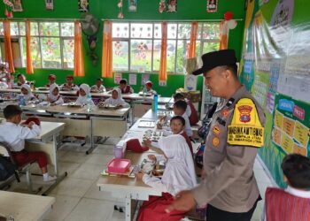 Distribusi Makan Bergizi Gratis Berjalan Lancar, Polsek Sungai Pinang Tegaskan Komitmen Kawal Program Nasional