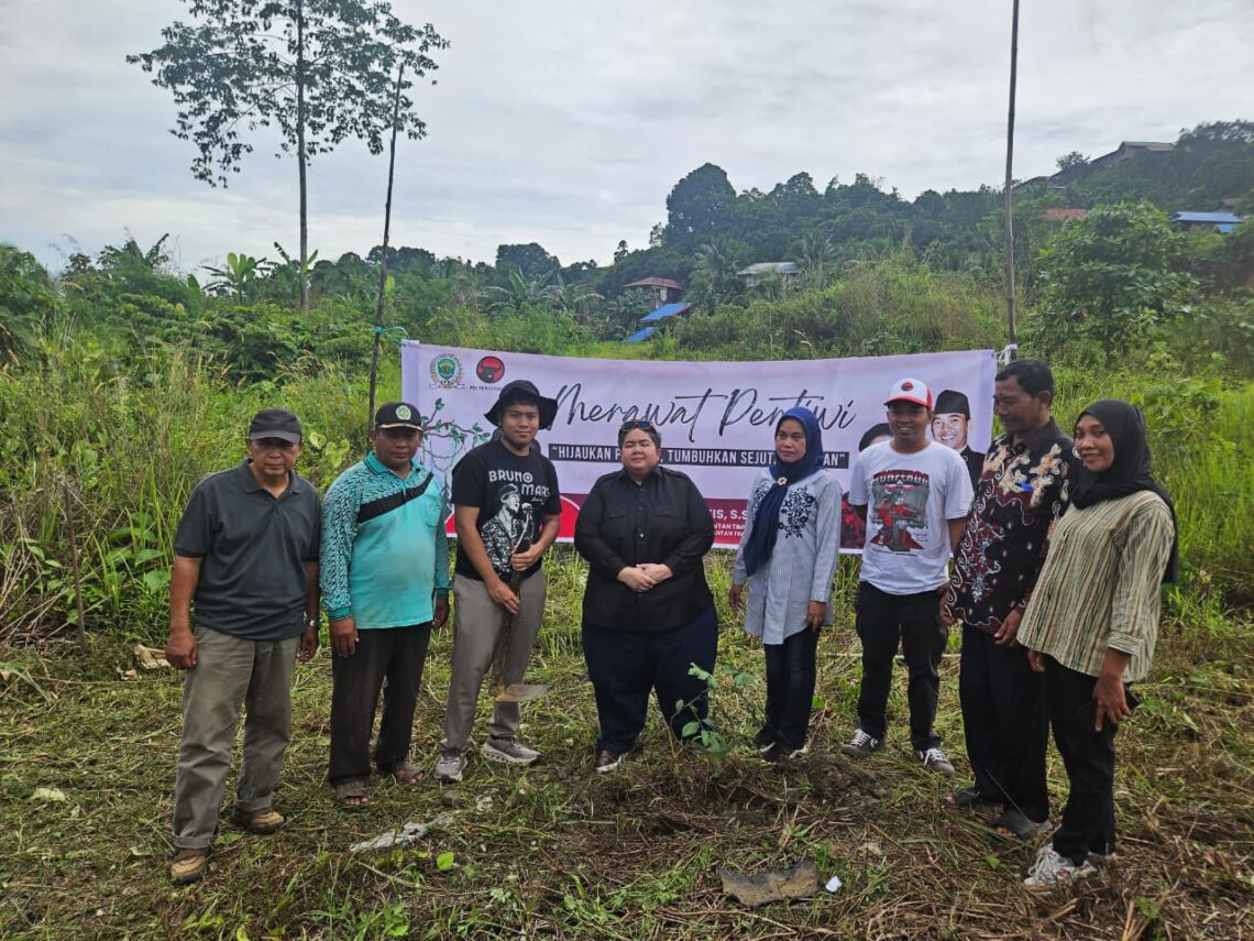 Aksi Nyata Ananda Emira Moeis: Ribuan Bibit Buah Dibagikan, Politik Lingkungan Dihidupkan di Sempaja Utara
