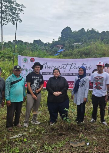 Aksi Nyata Ananda Emira Moeis: Ribuan Bibit Buah Dibagikan, Politik Lingkungan Dihidupkan di Sempaja Utara