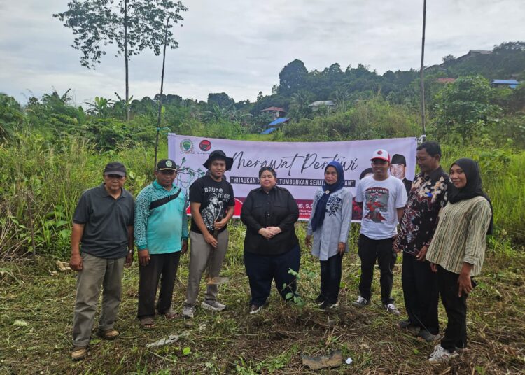 Aksi Nyata Ananda Emira Moeis: Ribuan Bibit Buah Dibagikan, Politik Lingkungan Dihidupkan di Sempaja Utara