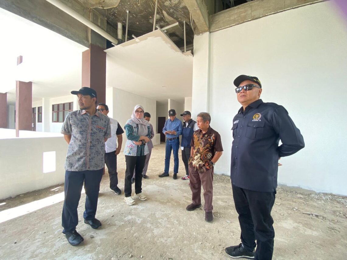 Pansus LKPJ DPRD Samarinda Tinjau Tiga Sekolah, Proyek Belum Rampung Jadi Sorotan