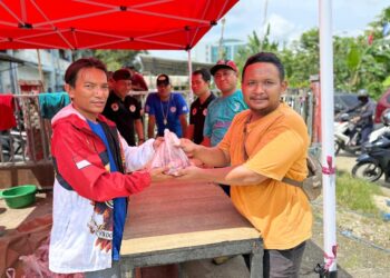 Momentum Iduladha, ITS Samarinda Bagikan 330 Paket Daging Kurban