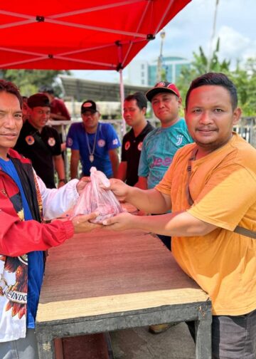 Momentum Iduladha, ITS Samarinda Bagikan 330 Paket Daging Kurban