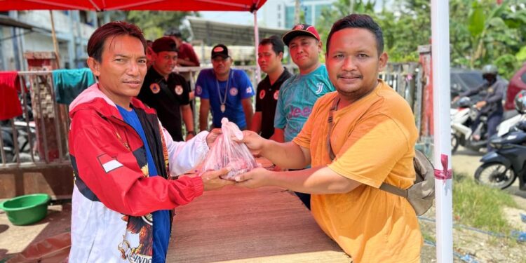 Momentum Iduladha, ITS Samarinda Bagikan 330 Paket Daging Kurban