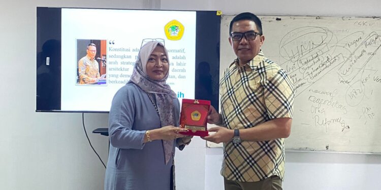 Bahas Otonomi dan Tata Kelola Daerah, Andi Harun Isi Kuliah Magister Hukum Untag