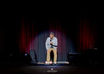 Stand Up Pandji Pragiwaksono Sukses di Samarinda, Bahas Rudy Mas’ud di ‘Kaltim Paradox’ Bikin Penonton bertanya tanya
