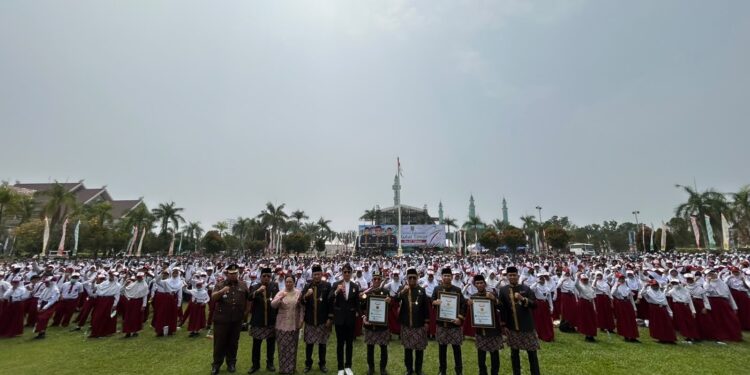 HUT ke-27 Kutim, 61 Ribu Peserta Deklarasikan Komitmen Antinarkoba