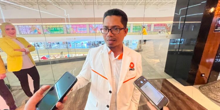Ismail Latisi Dorong Pelajar Kenal Demokrasi Lewat Pembelajaran Langsung di DPRD
