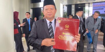 Terima Satyalencana Karyasatya, Simon Salombe Tekankan Pentingnya Mencintai Pekerjaan