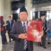 Terima Satyalencana Karyasatya, Simon Salombe Tekankan Pentingnya Mencintai Pekerjaan